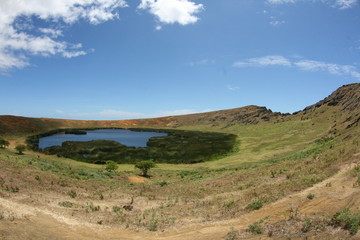 Fototapeta na wymiar lago volcánico en isla de pascua