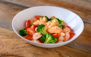 Salad with shrimps and fresh vegetables