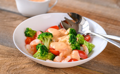Salad with shrimps and fresh vegetables