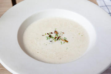 White creamy oringi and staw mushroom soup