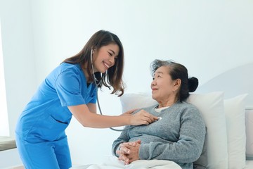 Fototapeta premium doctor examining patient