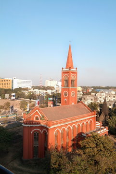 Located on Moledina Road in Pune, Lal Deval is one of the finest synagogues in Maharashtra. I