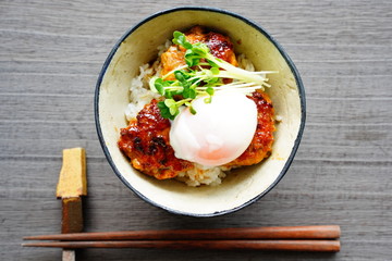 鶏つくね丼
