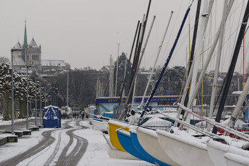 Jour de neige dans le port de Gen&egrave;ve