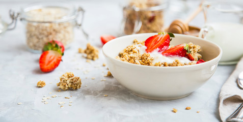 Muesli bowl with yogurt and strawberries
