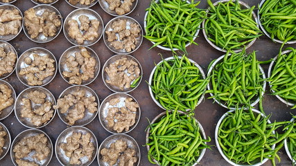 bowls with pea pods and ginger