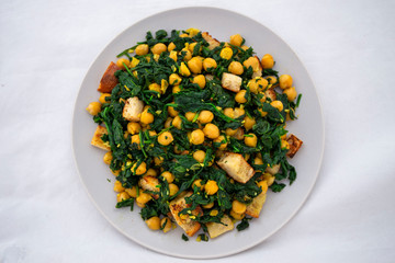 Chickpeas with spinach with bread