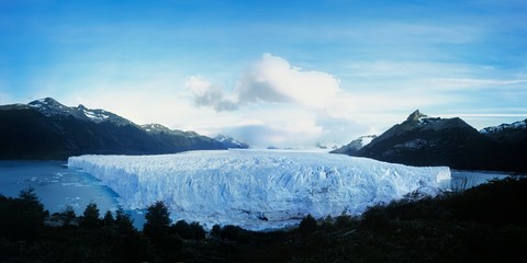 Fototapeta na wymiar Glacier in Lake