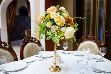 Flower arrangement of artificial, natural flowers
