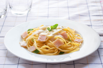 Spaghetti Carbonara with ham