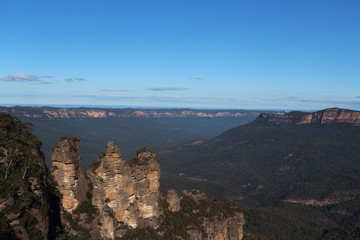 Fototapeta na wymiar Three sisters mountains australia
