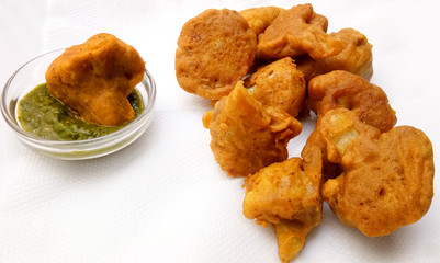 Vegetable pakora,Cauliflower pakora,served hot indian snack,served along with tomato ketchup,green chilly,