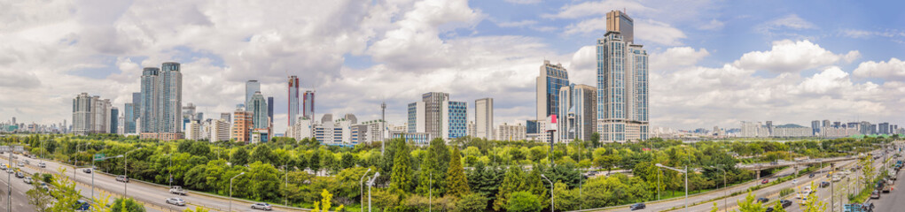 Obraz premium Downtown cityscape and park of Seoul, South Korea