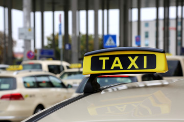 Taxi an einem Taxenstand