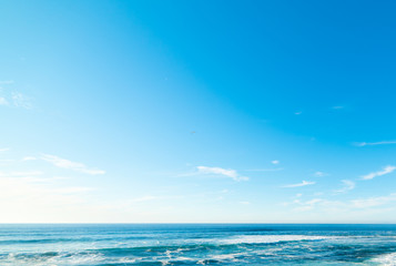 Fototapeta na wymiar Blue sky and blue sea in La Jolla beach