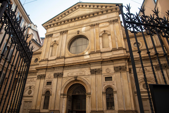 Milan, facade of the church of Santa Maria at San Satiro. Perspective illusion of the apse. Bramante