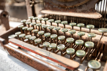 Alte Schreibmaschine verrostet