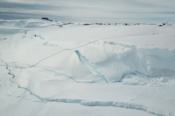 Fototapeta na wymiar Ice arrays of antarctica. Icebergs in Antarctic