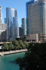 Fototapeta na wymiar Chicago Skyline am River