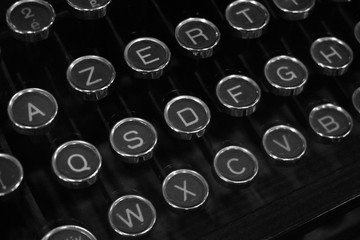 black and white image of old typewriter