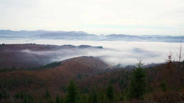Fog in mountain - Time lapse - (4K)