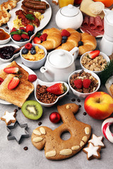 Breakfast served with coffee, orange juice, croissants, cereals and fruits. Balanced diet. Continental breakfast on christmas