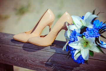 Obraz na płótnie Canvas shoes flowers