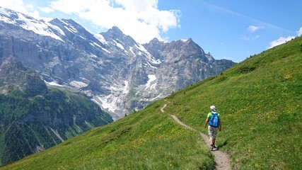 Fototapeta na wymiar Swiss mountain trail