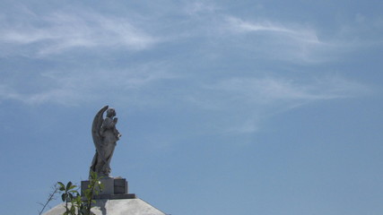 angel escultura azul 