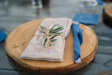 Tabble setup for an outdoor dinner