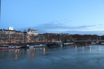 Le quai du Général Sarrail sur le fleuve Rhône à Lyon au coucher du soleil - Ville de Lyon - Département du Rhône - France