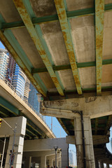 Obraz premium Crumbling concrete on elevated Gardiner Expressway in downtown Toronto
