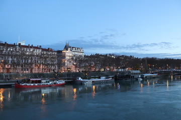 Le quai du Général Sarrail sur le fleuve Rhône à Lyon au coucher du soleil - Ville de Lyon - Département du Rhône - France