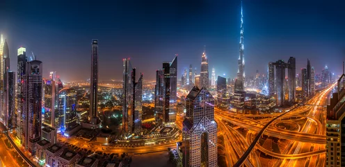 Foto op Canvas Dubai skyline tijdens zonsopgang met glanzende verkeersweg, Verenigde Arabische Emiraten. © Lukas Gojda