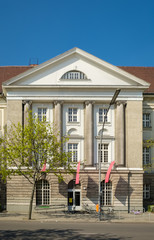 Denkmalgeschützte Fassade der ehemaligen Königlichen Kunstschule in Berlin-Schöneberg