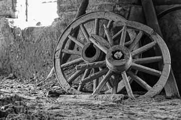 Fototapeta na wymiar Wooden wheel for horse-drawn wagon.