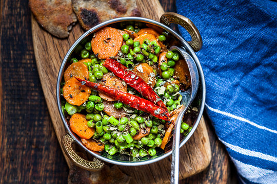 Gujar matar sabzi