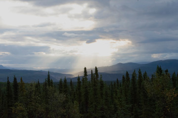 Denali-Nationalpark, Alaska Landschaftsfotografie, Bergkette, dramatischer Himmel, pazifischer Nordwesten, ruhige Wildnis