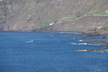 Obraz premium Lavafelsen im Meer