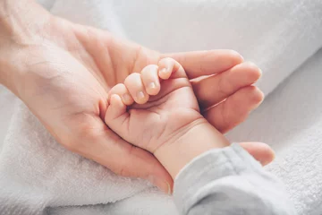 Fototapeten Close-up baby hand on mother's hands © Alexey Laputin