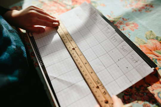 child makes week graph on graphing paper