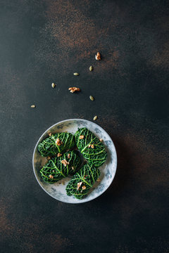 Stuffed savoy cabbage leaves