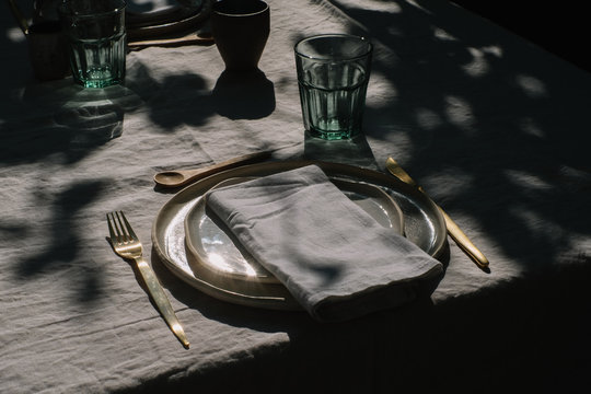 Tabble setup for an outdoor dinner