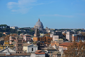 Fototapeta na wymiar Blick über Trastevere zum Petersdom, Rom