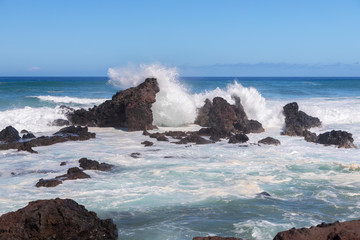 Waves crashing into lava rocks on Maui's North Shore at Ho'okipa Lookout