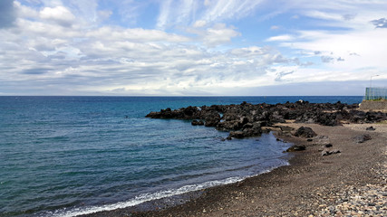 제주도 푸른 바다와 하얀 구름 그리고 파도