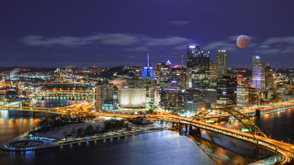 Fototapeta na wymiar Pittsburgh with Super Blood Moon