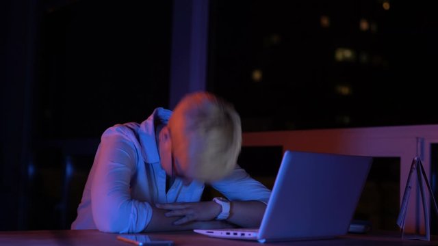 Social network account hacked, spread personal information leading to tantrum