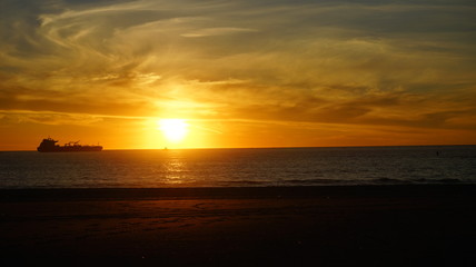 Fototapeta na wymiar Santa Monica, Schiff, Sonnenuntergang, Meer, Himmel
