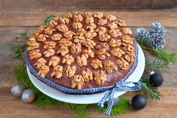 Ganze Walnusstorte